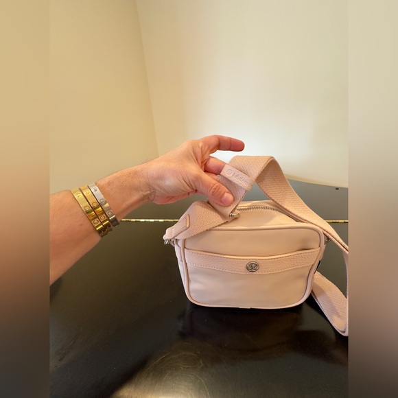 NWT Athletic Athleisure Streetwear Lululemon Now and Always Crossbody Mini/Bag - Picture 17 of 17